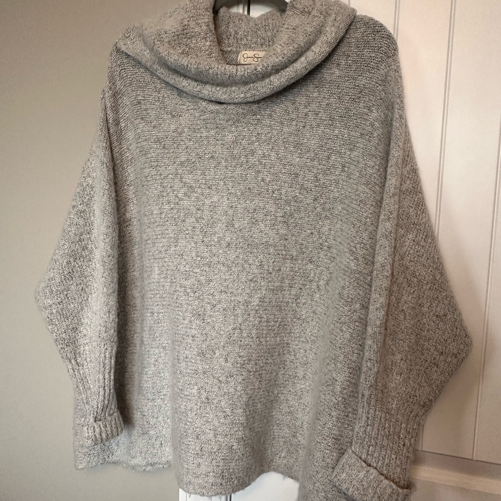Jessica Simpson sweater